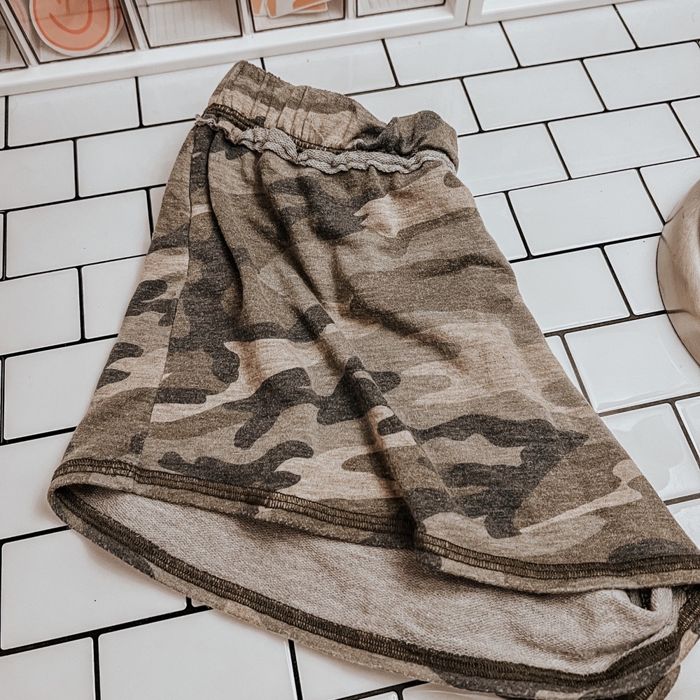 Altar’d state medium camo shorts